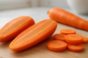 にんじんの芯が白いのはなぜ？食べられるかを見分ける方法と安全においしく食べるコツ