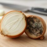玉ねぎの中が茶色でも食べられる？腐敗との見分け方と安全に食べる対処法を解説