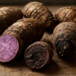 里芋の中が赤いのはなぜ？食べられる場合と危険な状態の見分け方、保存のコツを解説
