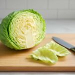 キャベツの芯が黒いのは食べられる？変色の原因と安全に食べてよい見分け方を徹底解説
