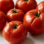 割れたトマトは食べられる？見分け方と注意点をわかりやすく解説