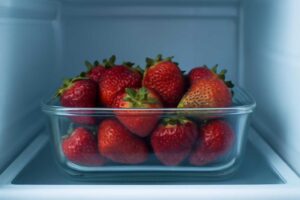 いちごは冷蔵庫で何日もつ？保存期間の目安と長持ちさせるコツを解説